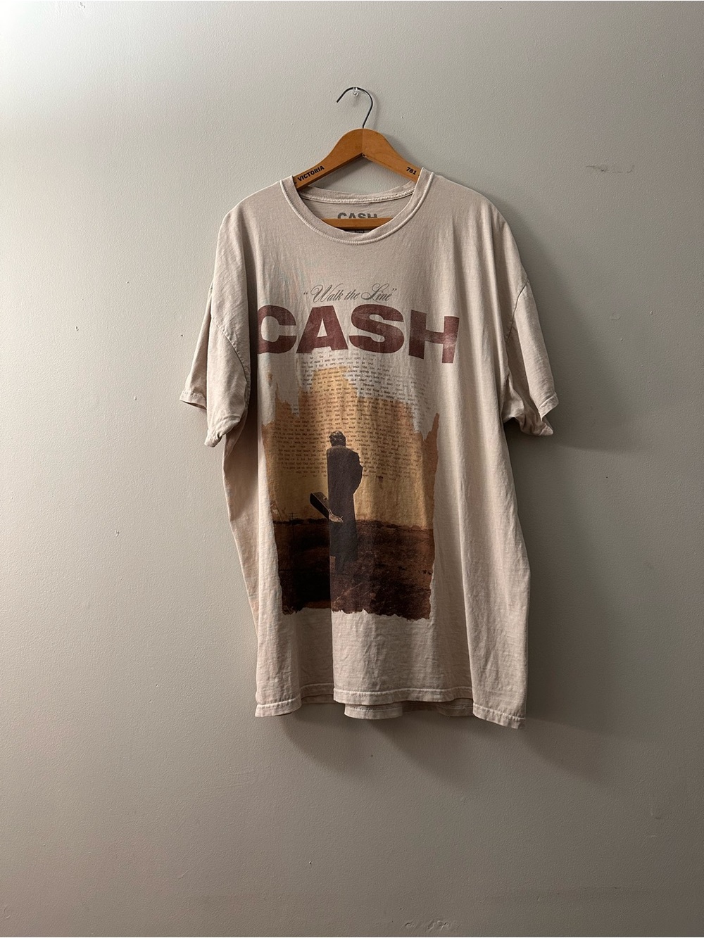 Ash Beige 'CASH' Graphic Short-Sleeve Tee